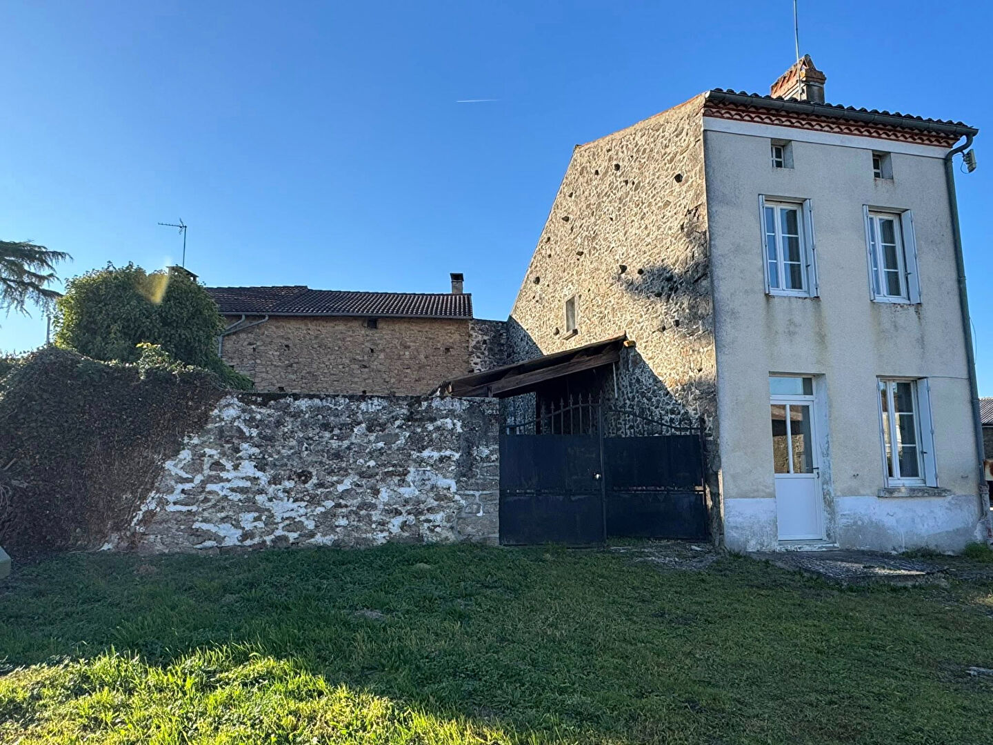 2 bedroom House (unspecified) For Sale