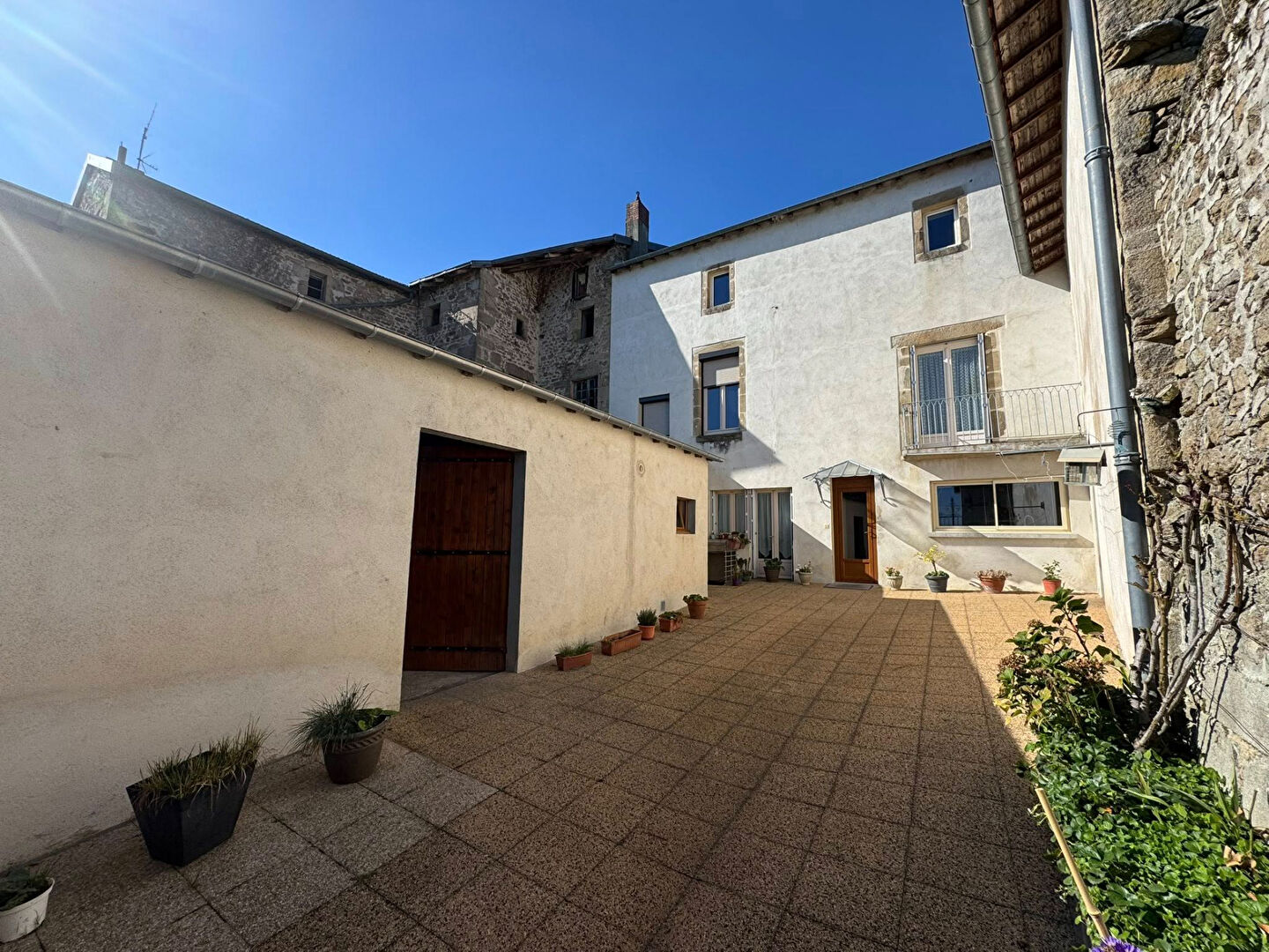 6 bedroom House (unspecified) For Sale