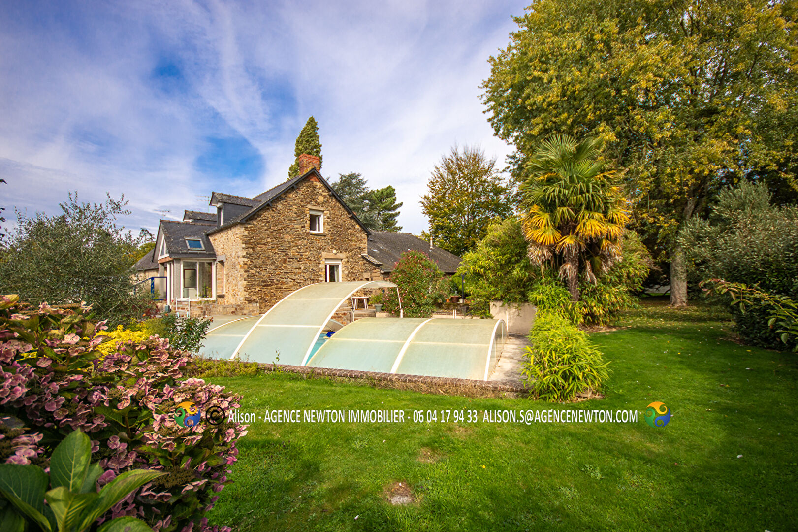4 bedroom Stone House For Sale
