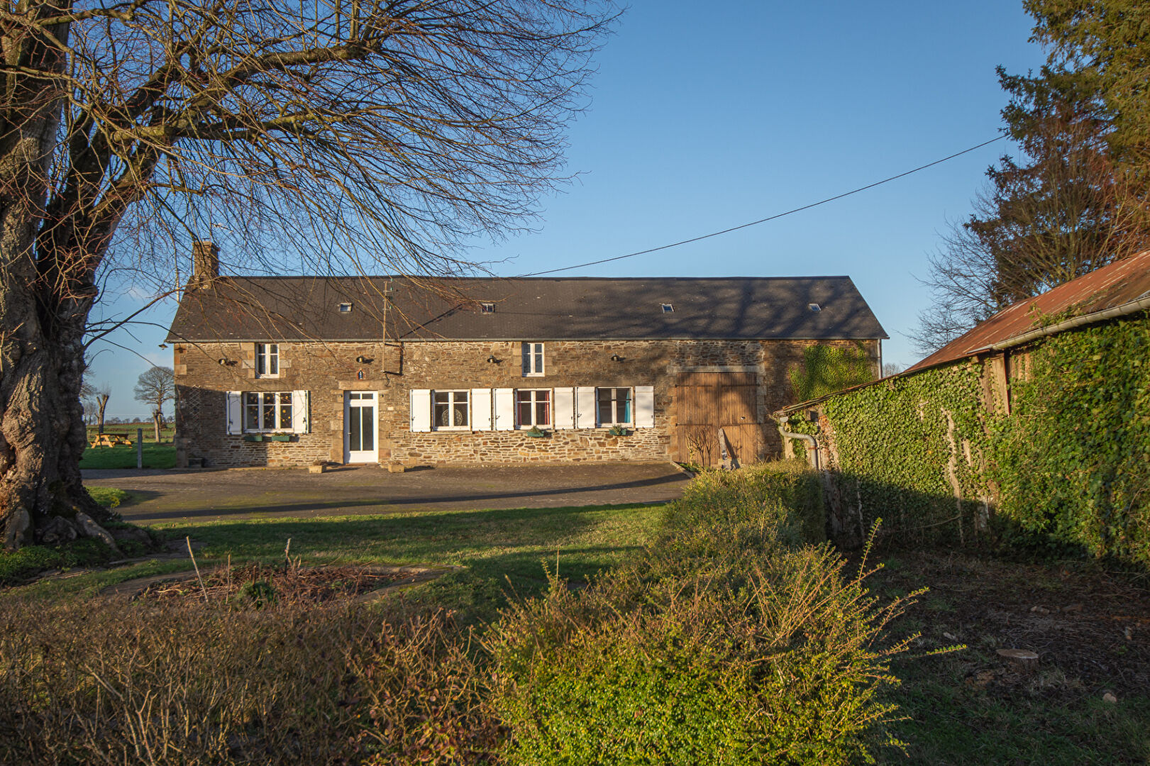 2 bedroom Farm House For Sale