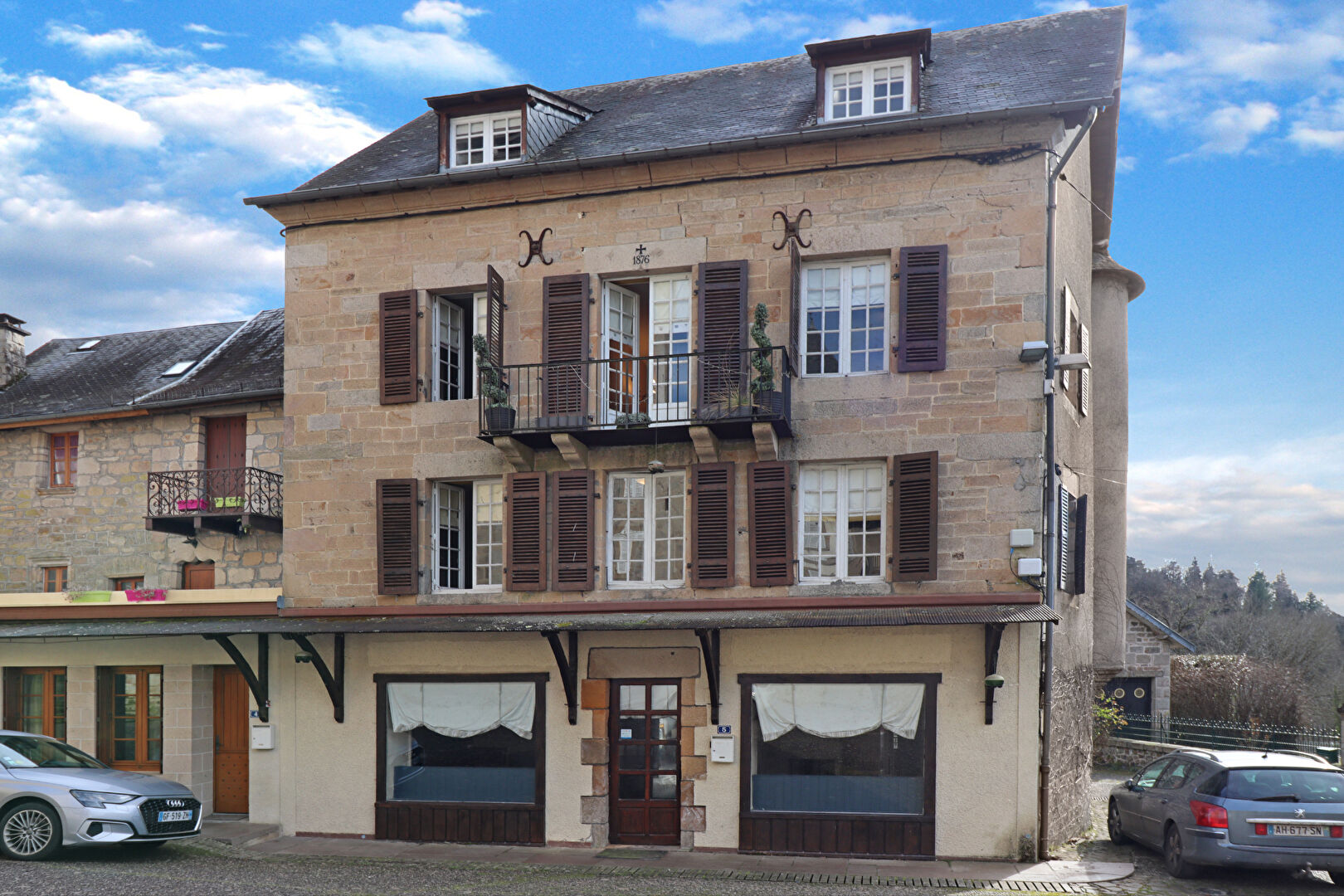 6 bedroom Stone House For Sale