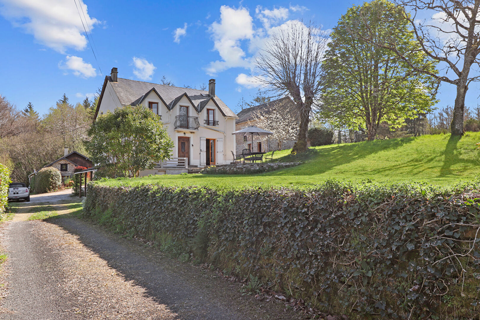 4 bedroom Barn For Sale