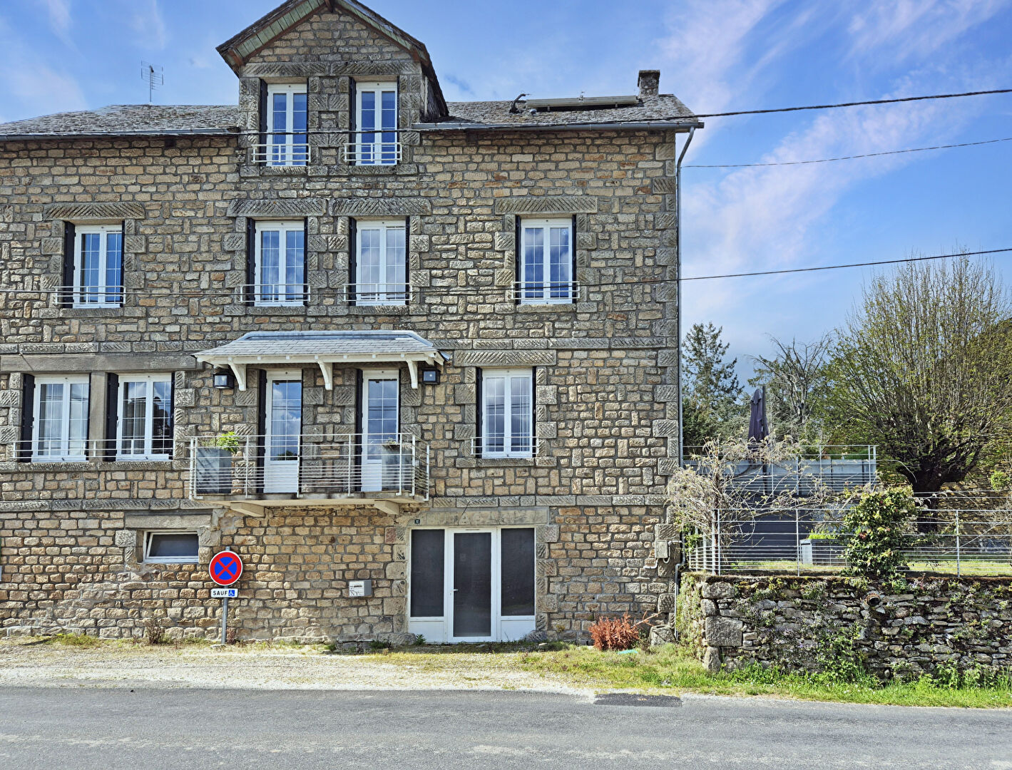 6 bedroom Barn For Sale