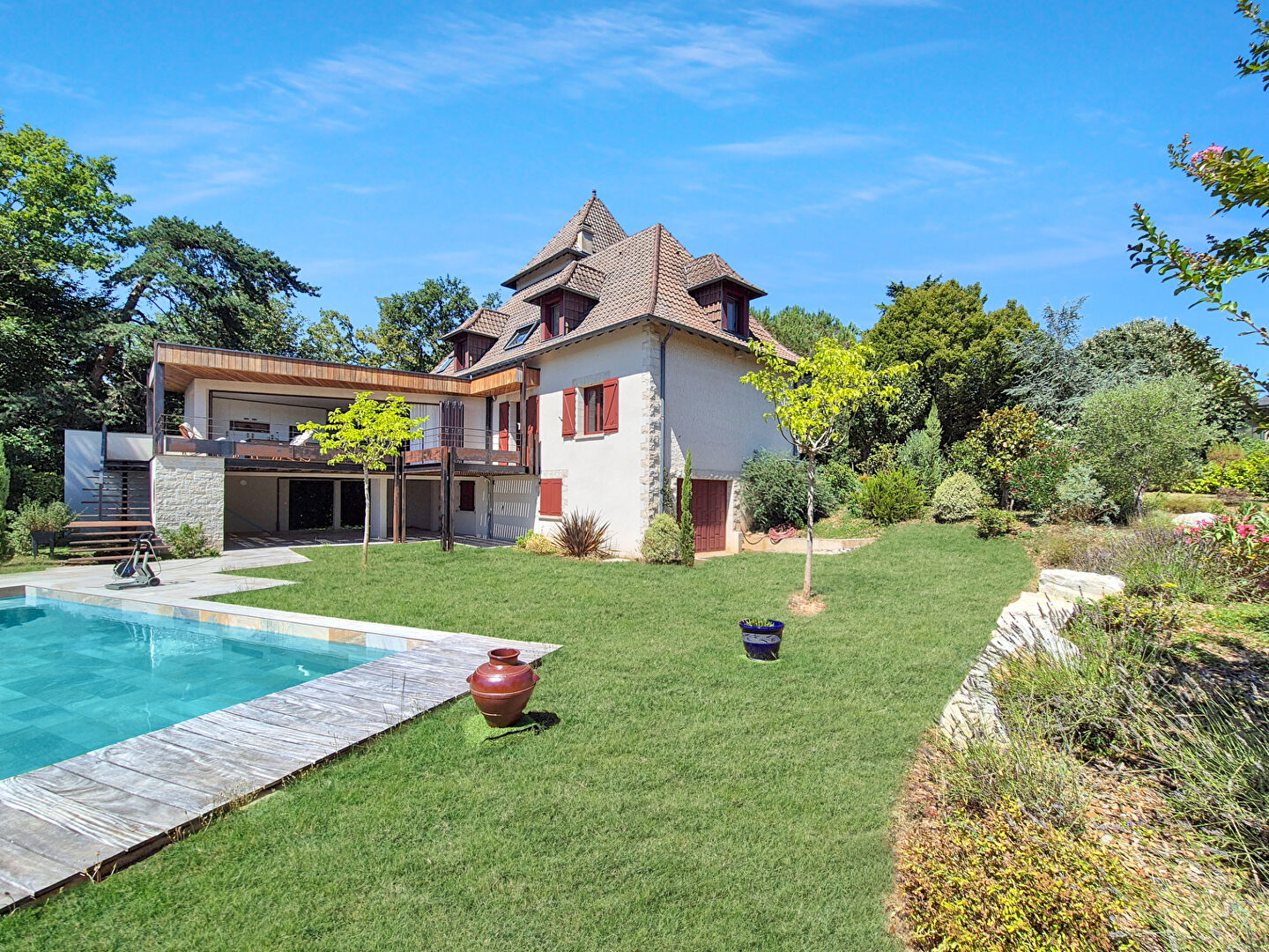 6 bedroom Apartment For Sale