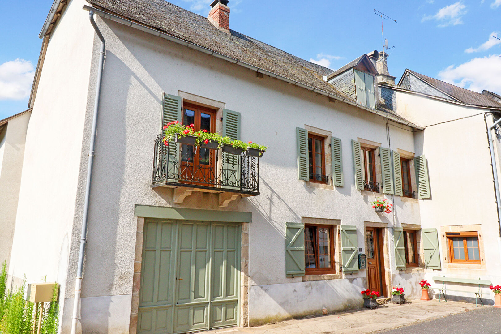 4 bedroom Stone House For Sale