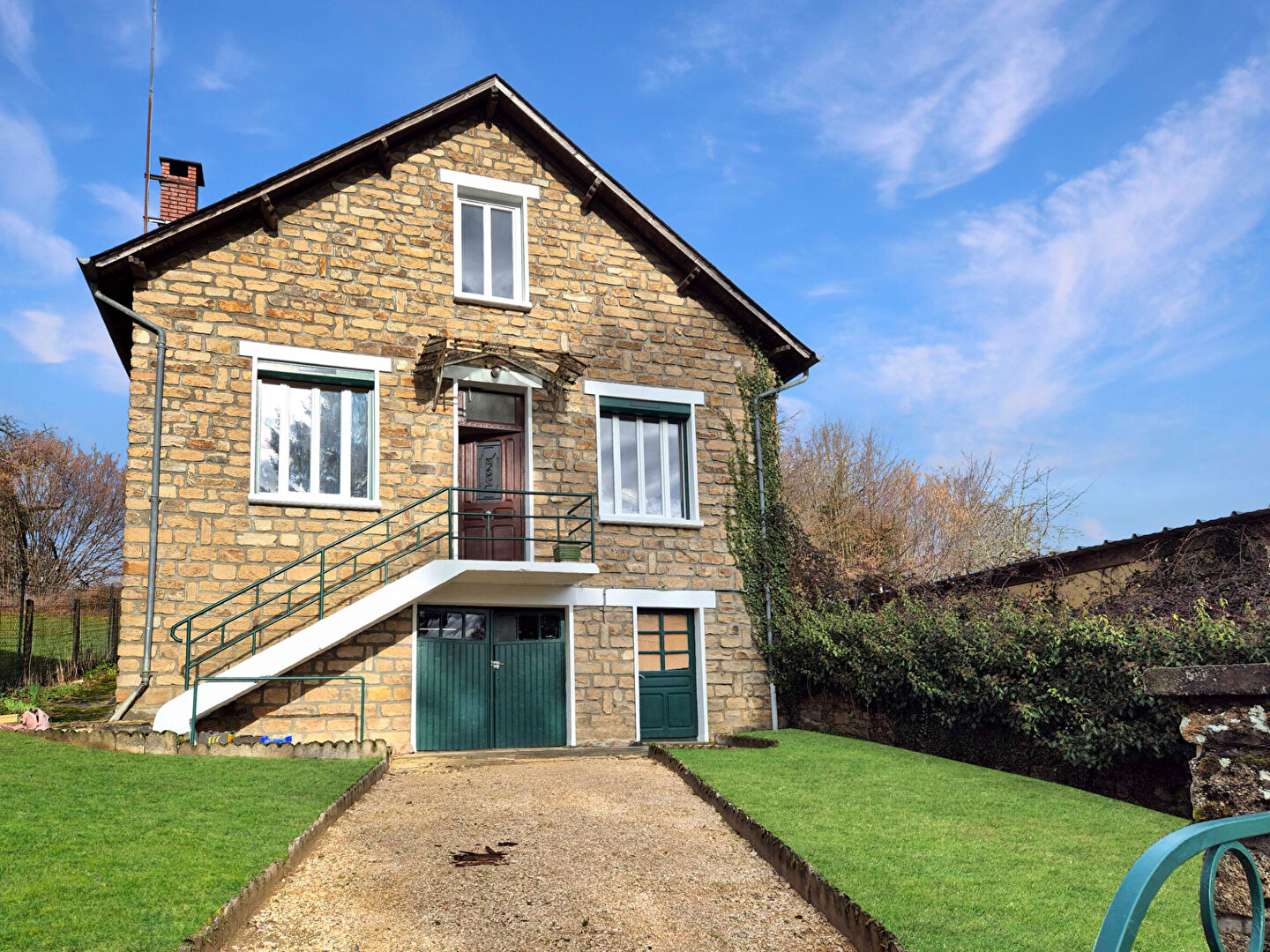 2 bedroom Stone House For Sale