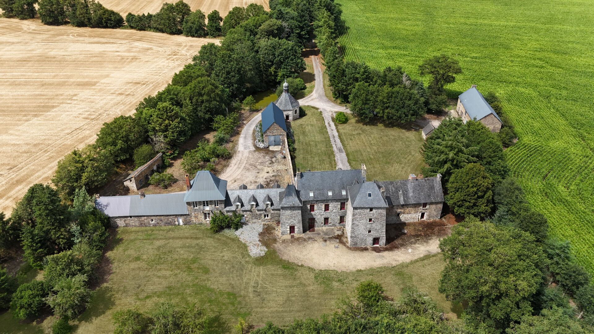 4 bedroom Manor House For Sale