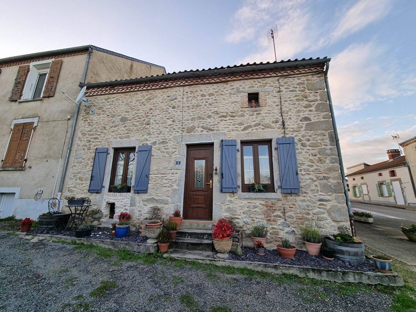 1 bedroom Village House For Sale