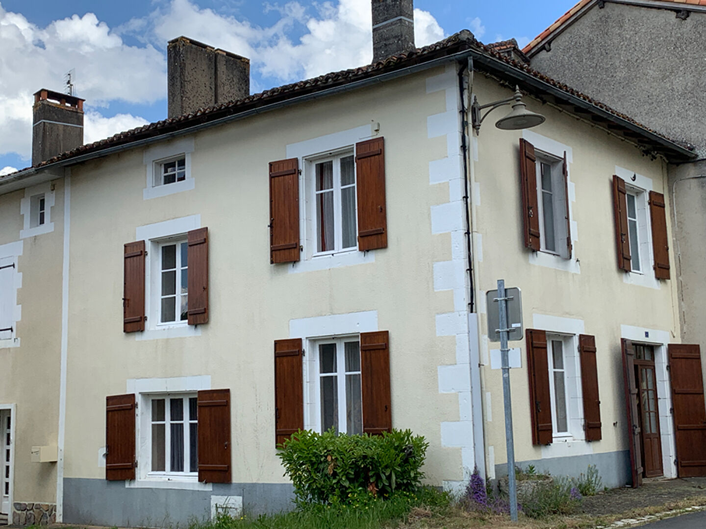 2 bedroom House (unspecified) For Sale