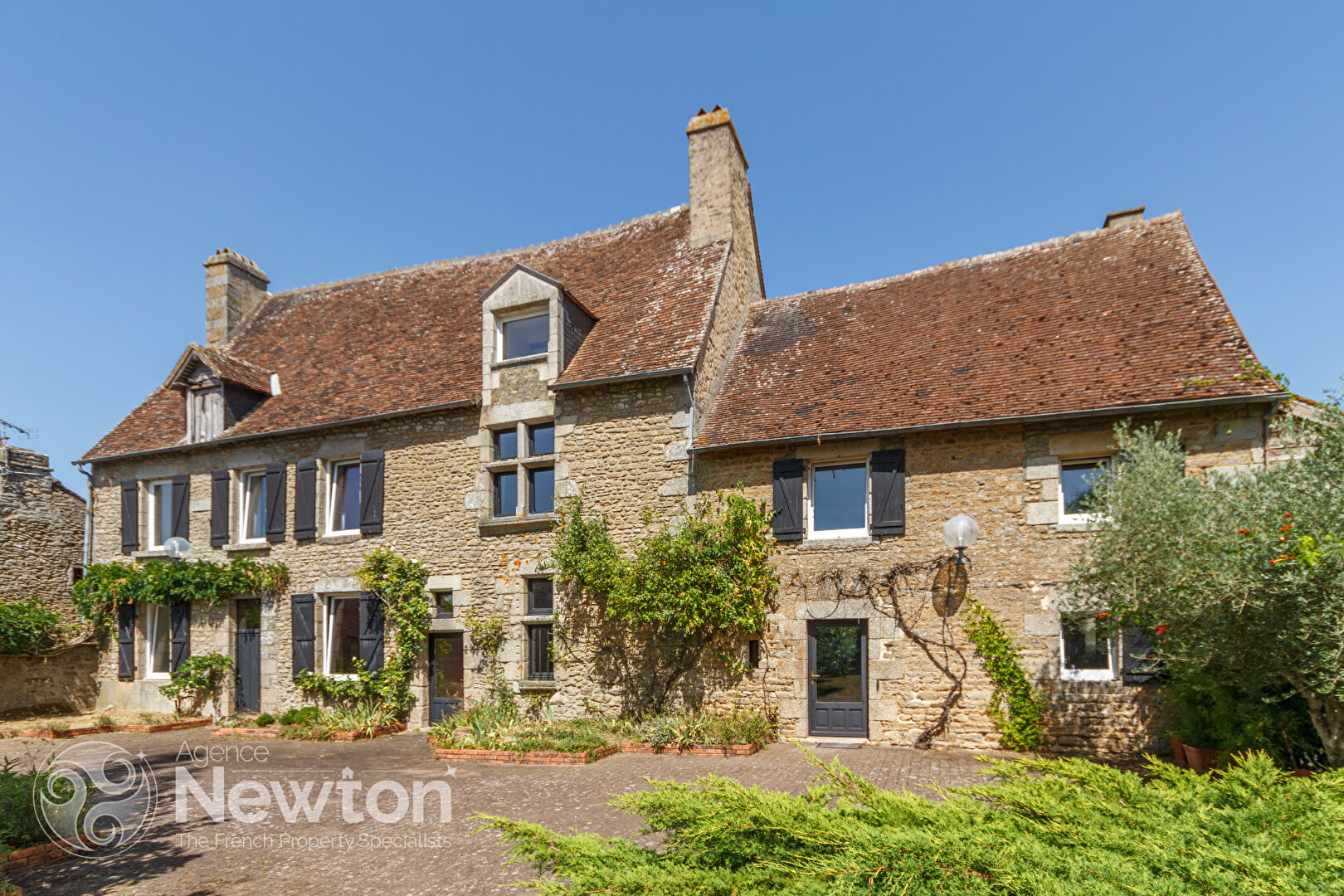 7 bedroom House (unspecified) For Sale