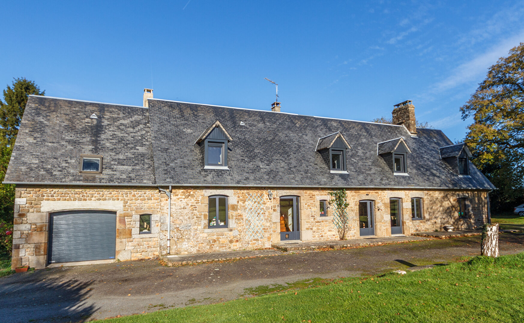 6 bedroom Stone House For Sale