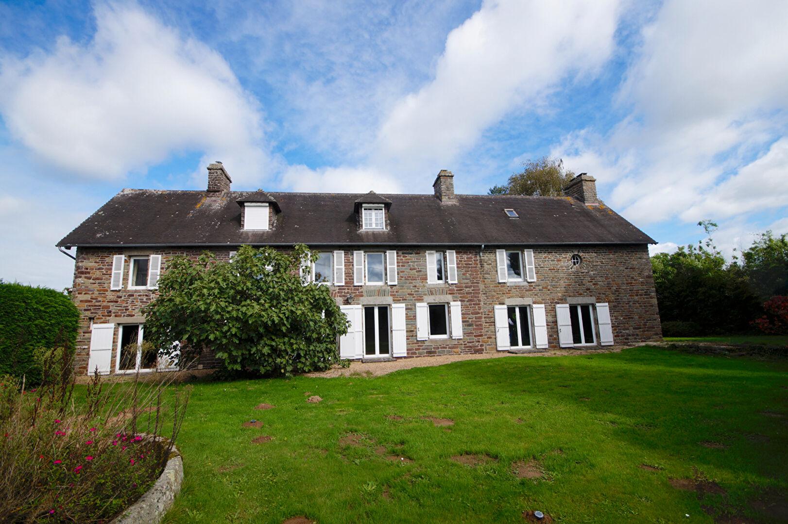 6 bedroom House (unspecified) For Sale
