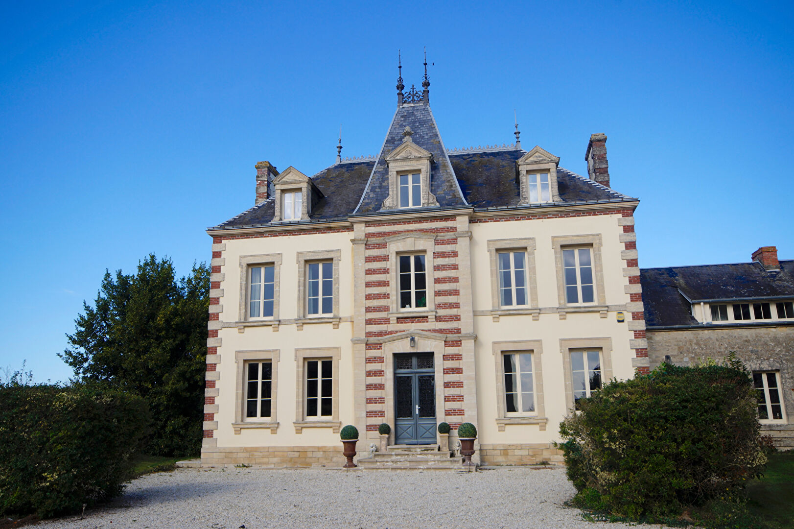 9 bedroom Manor House For Sale