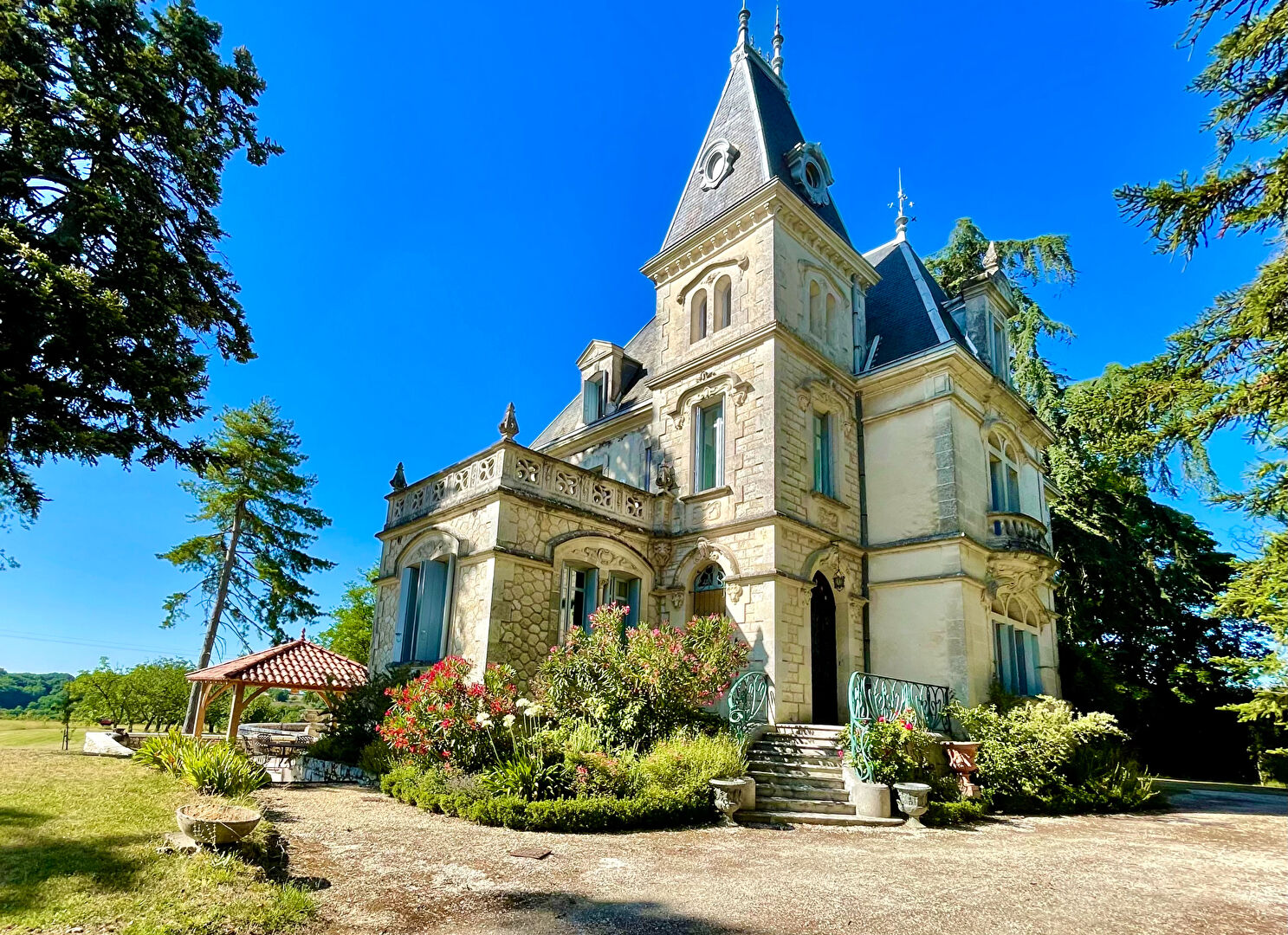 6 bedroom House (unspecified) For Sale