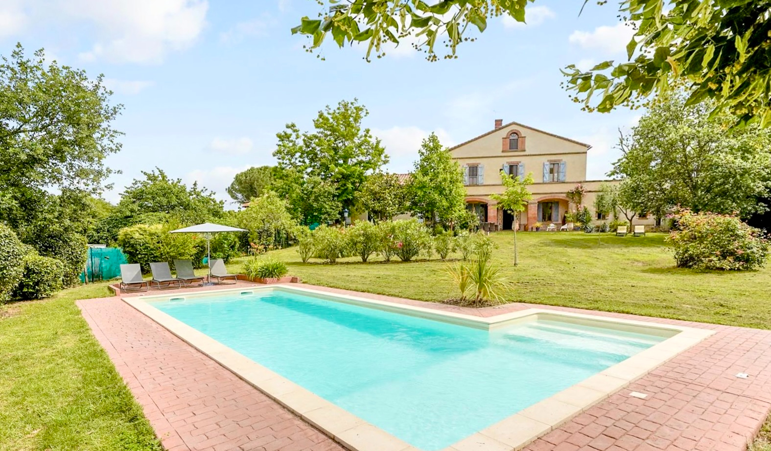 1 Manor House For Sale