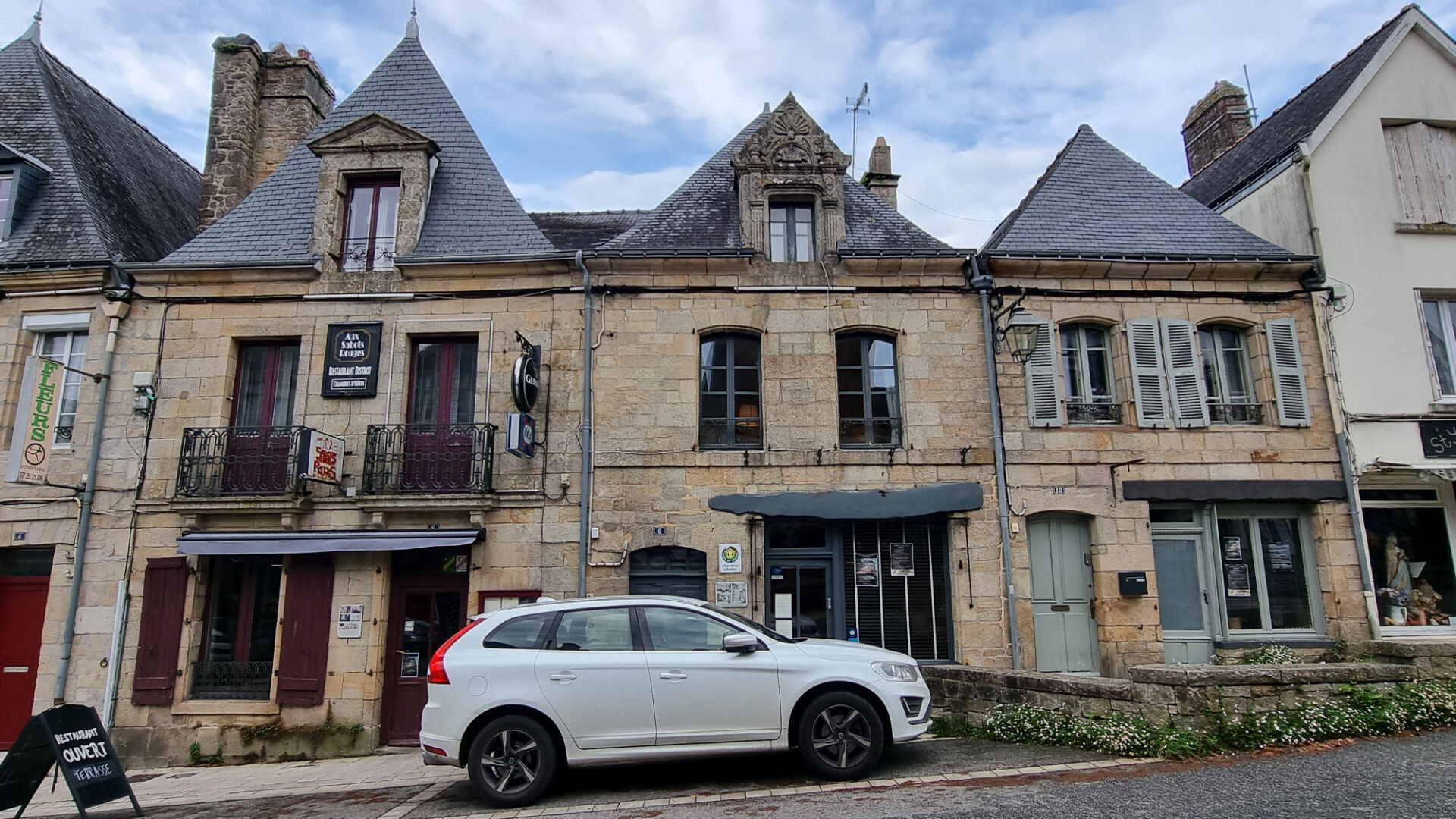 9 bedroom House (unspecified) For Sale