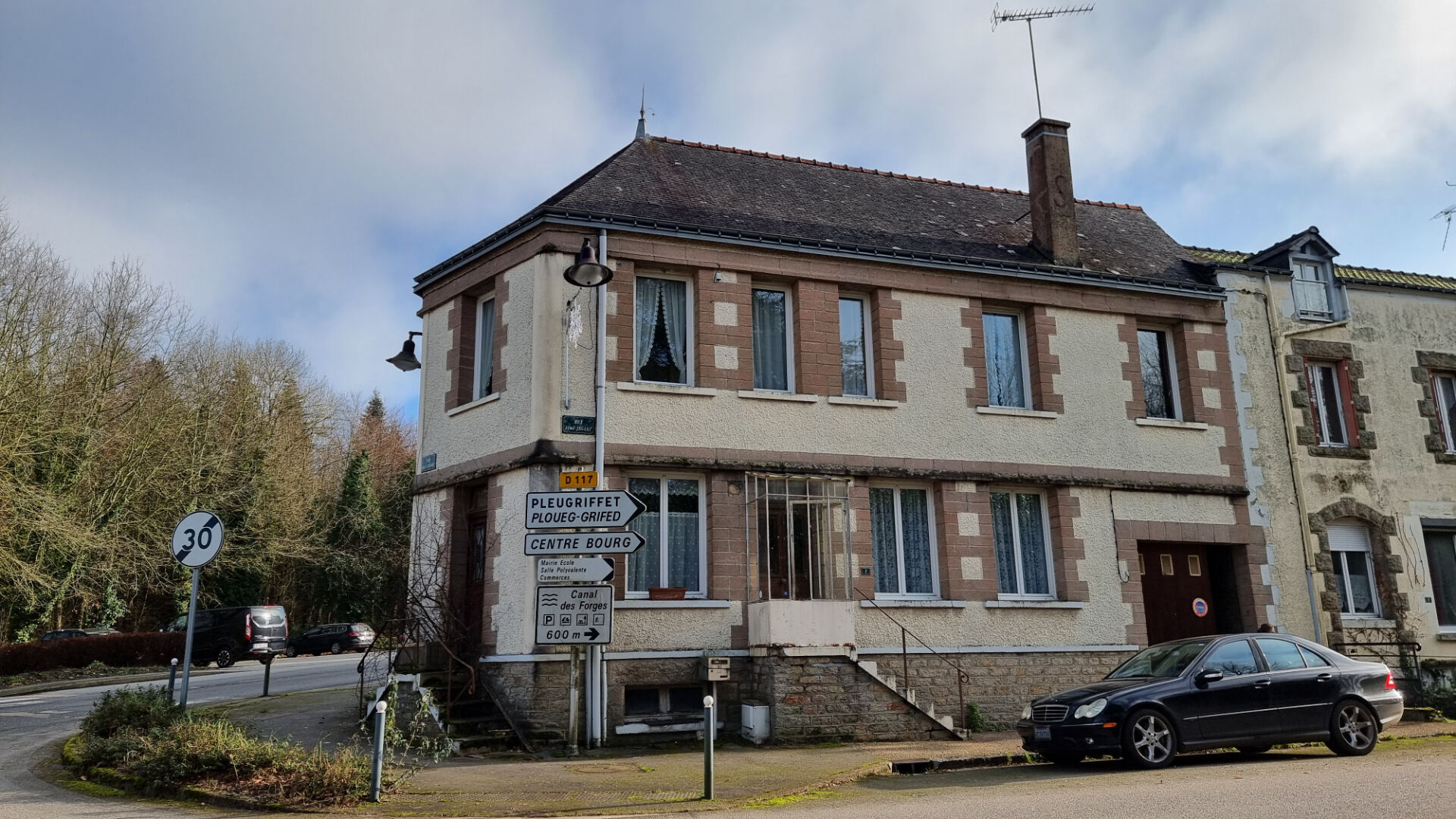 3 bedroom Village House For Sale