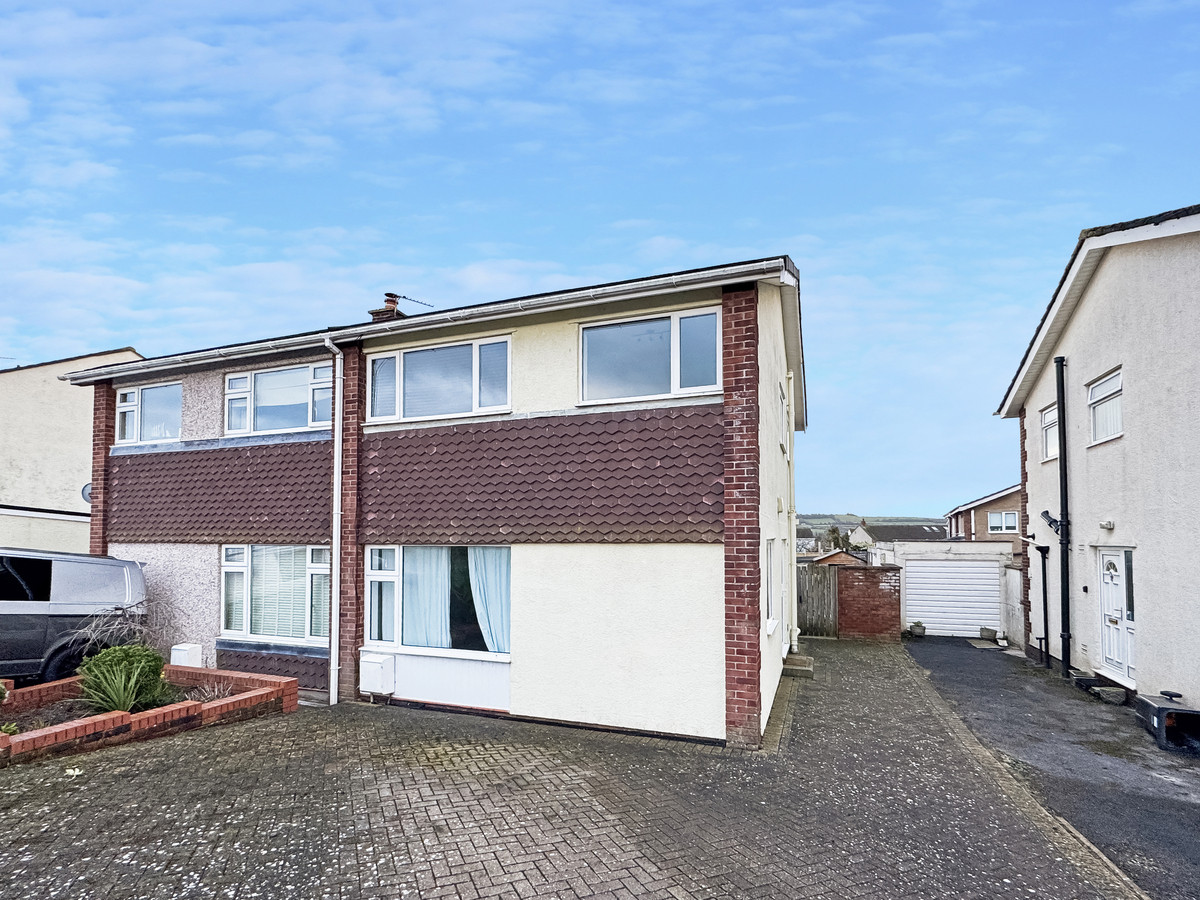 3 bedroom Semi-detached house To Let