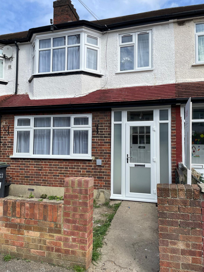 3 bedroom Terraced House To Let