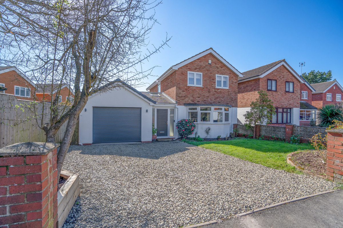 3 bedroom Detached house For Sale