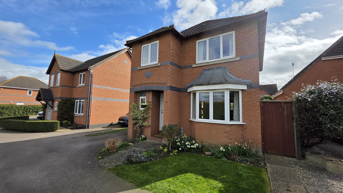 3 bedroom Detached house For Sale