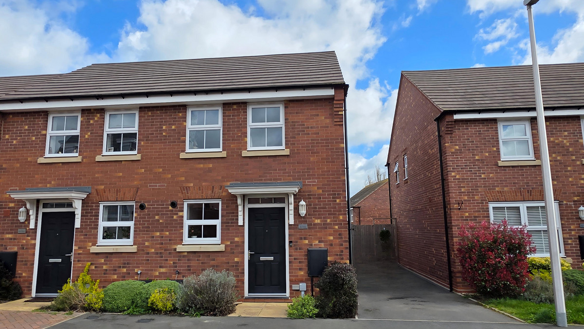 2 bedroom House (unspecified) For Sale
