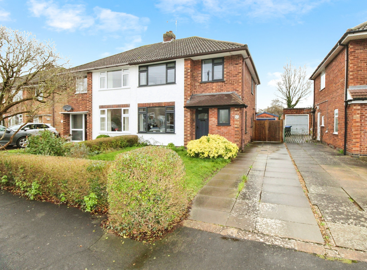 3 bedroom Semi-detached house For Sale