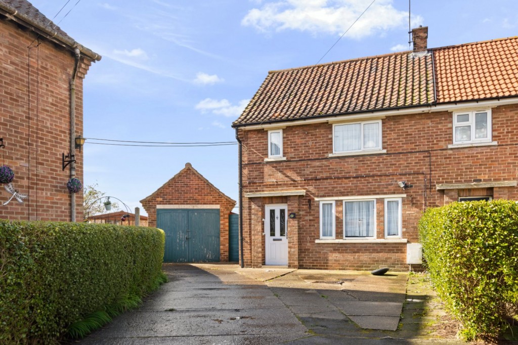 2 bedroom End of terrace house Under Offer