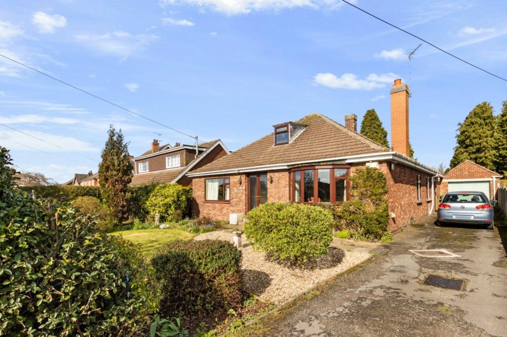 3 bedroom Detached bungalow For Sale