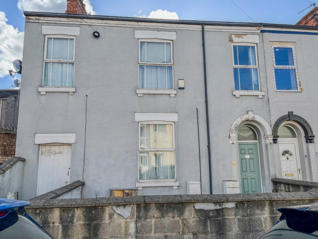 5 bedroom Property For Sale