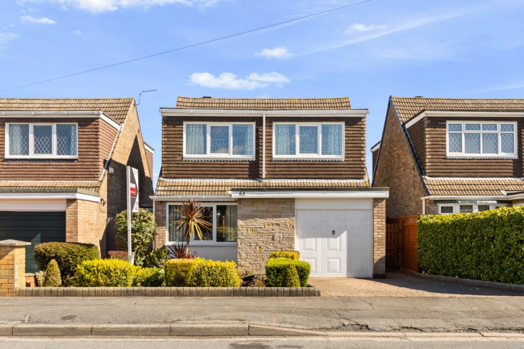 3 bedroom Detached house For Sale