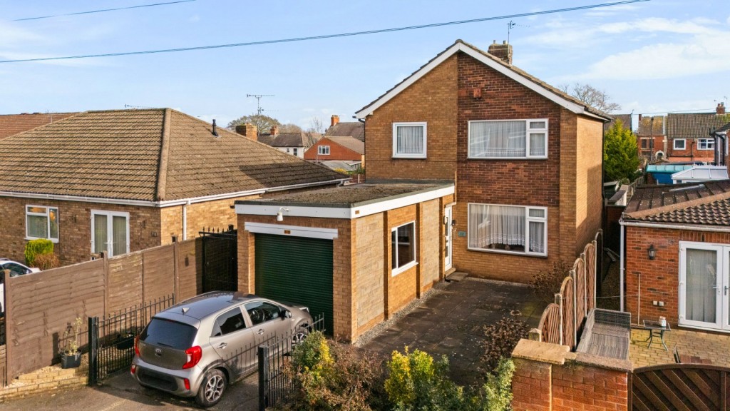 3 bedroom Detached house For Sale