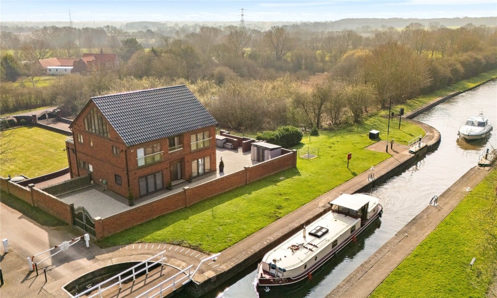 5 bedroom Terraced House For Sale