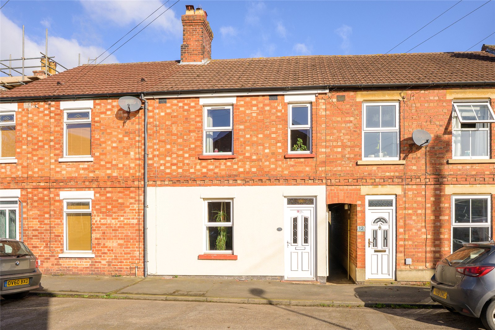 3 bedroom Semi-detached house Under Offer