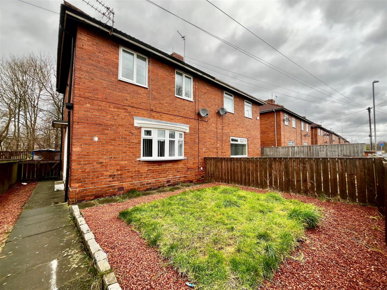 3 bedroom Detached house Under Offer