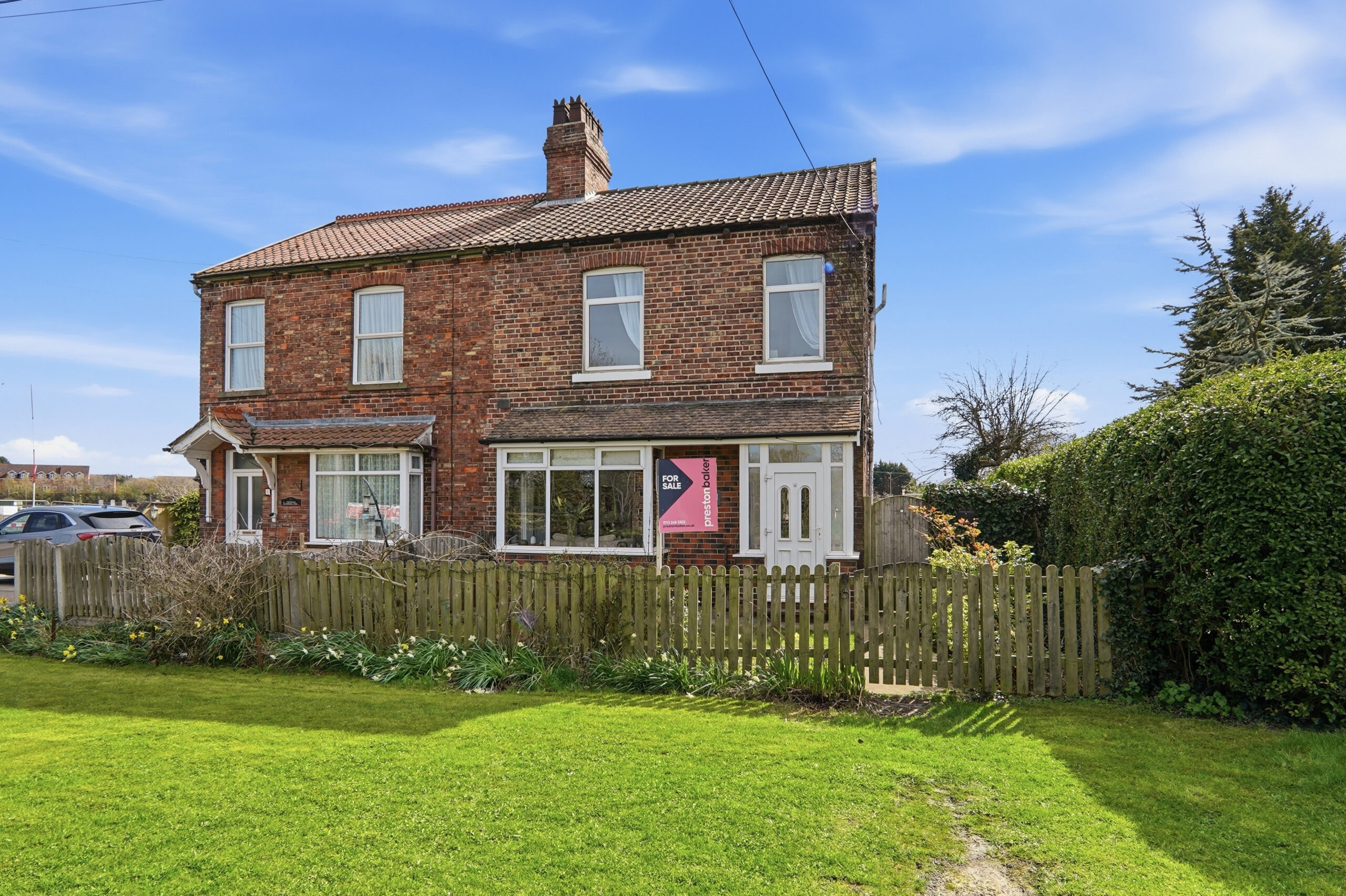 3 bedroom Semi-detached house Under Offer