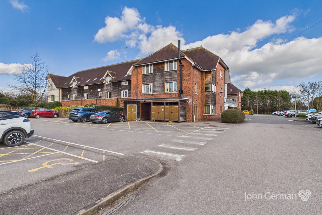 1 bedroom Apartment For Sale