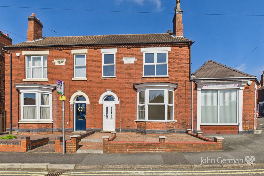 4 bedroom Property For Sale
