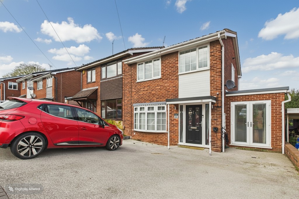 3 bedroom Semi-detached house For Sale
