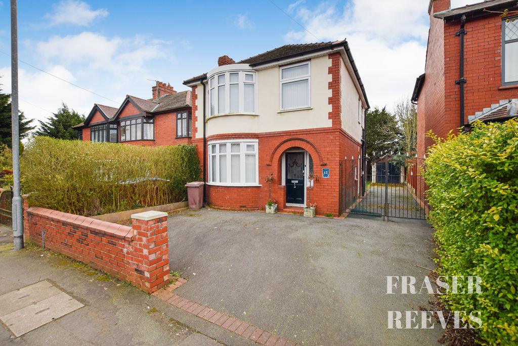 3 bedroom Detached house Under Offer