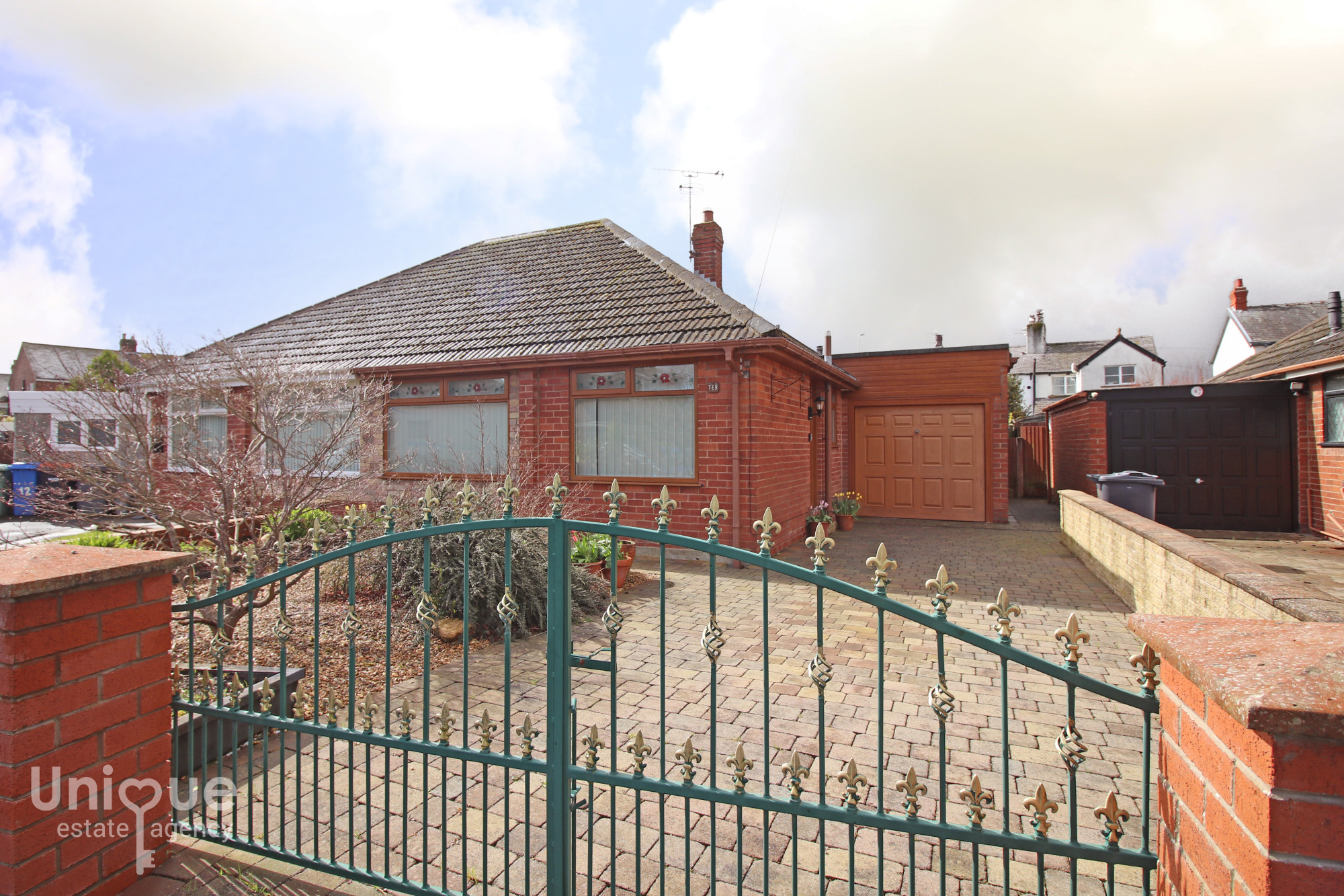 2 bedroom Link detached house Under Offer