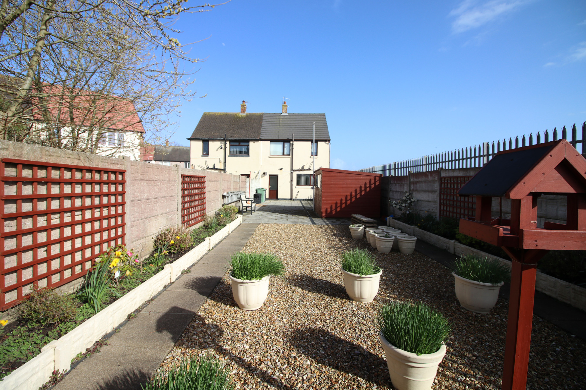 2 bedroom Semi-detached house Under Offer