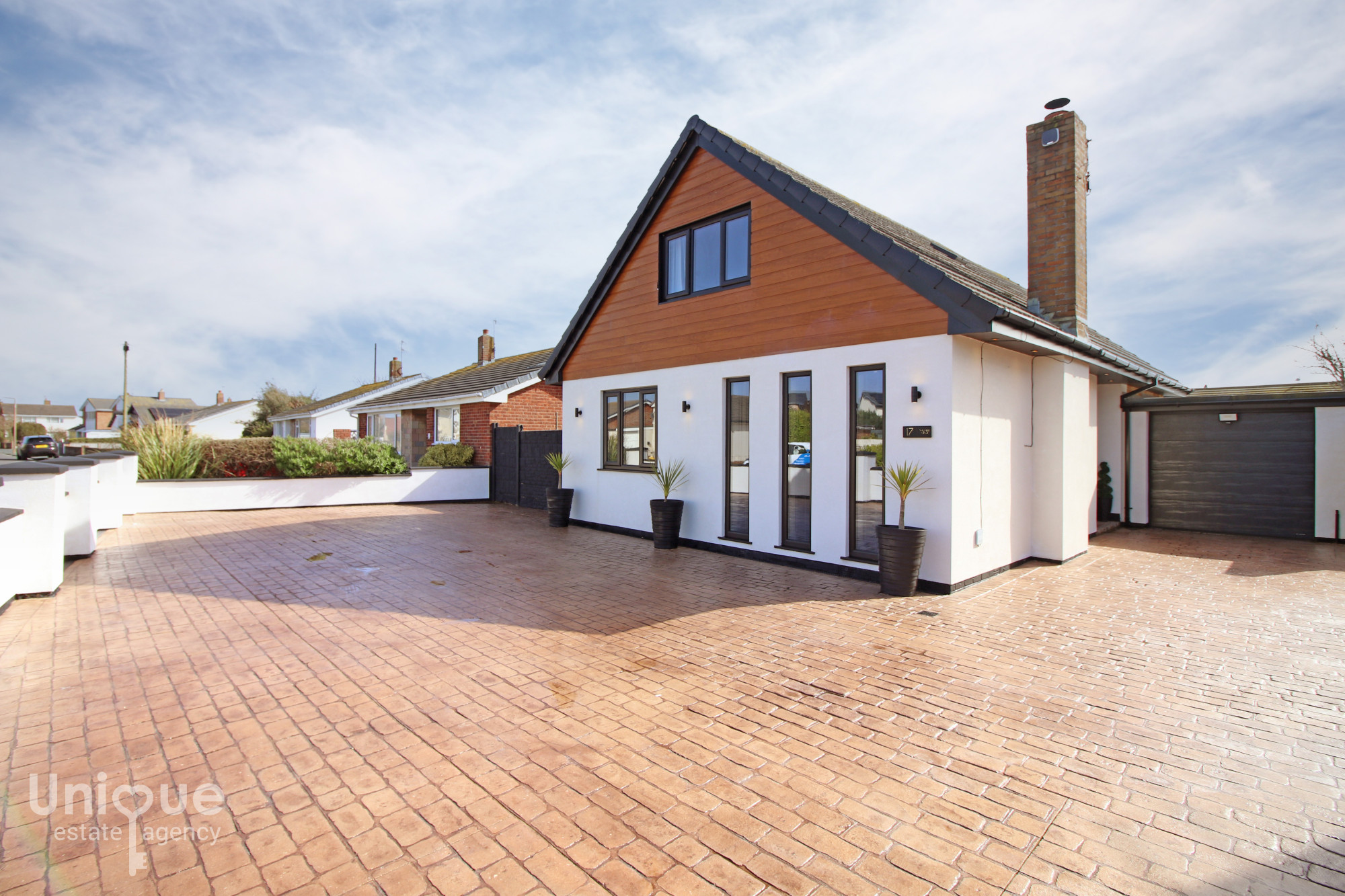 4 bedroom Link detached house Under Offer