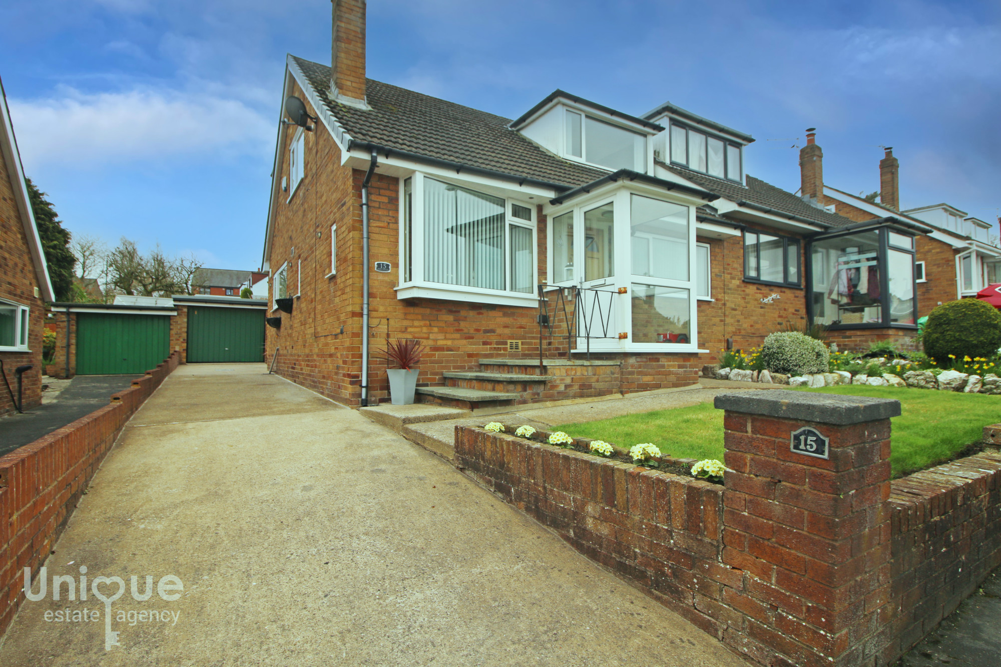 3 bedroom Semi-detached house For Sale