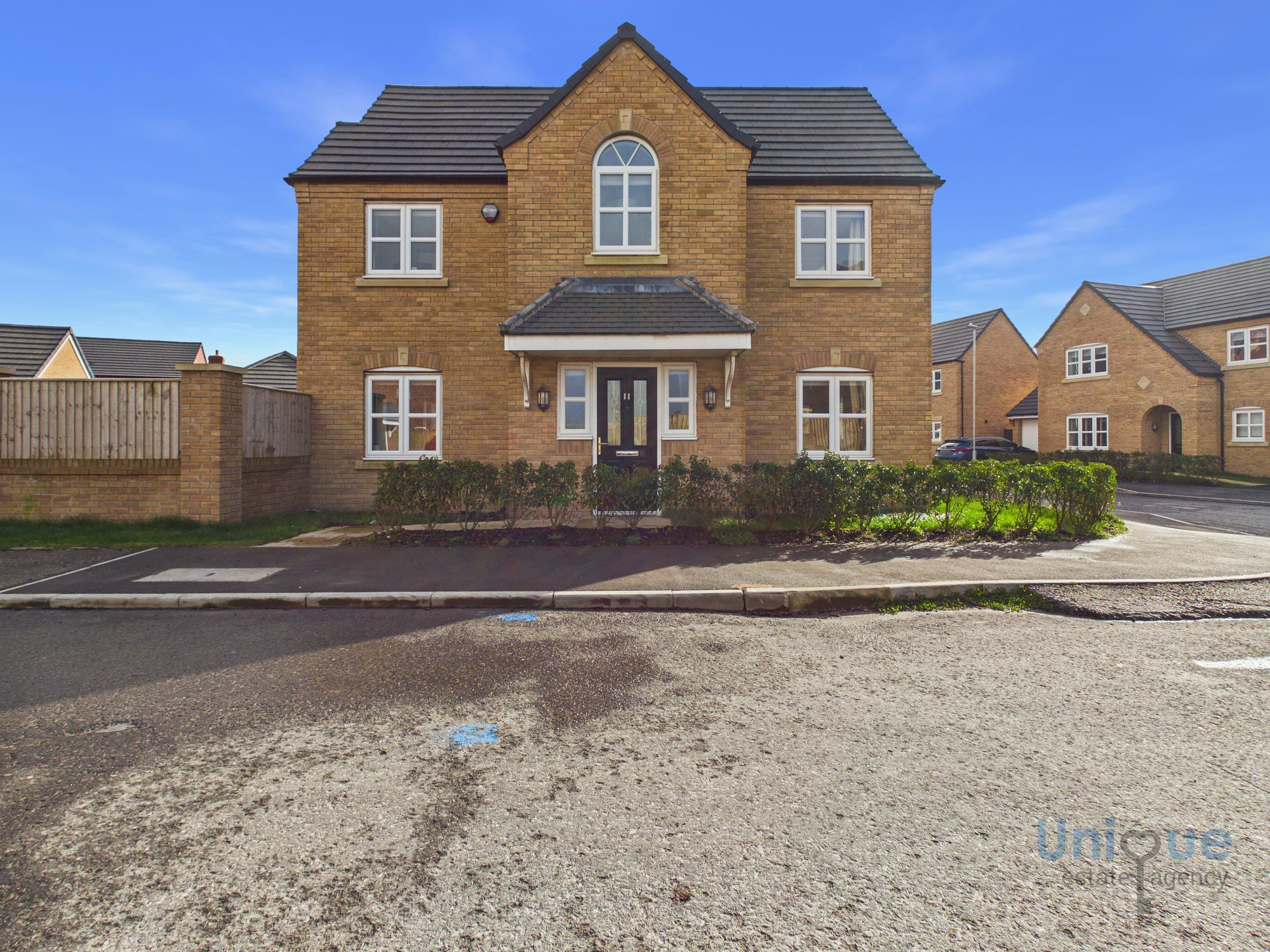 4 bedroom Detached house Under Offer