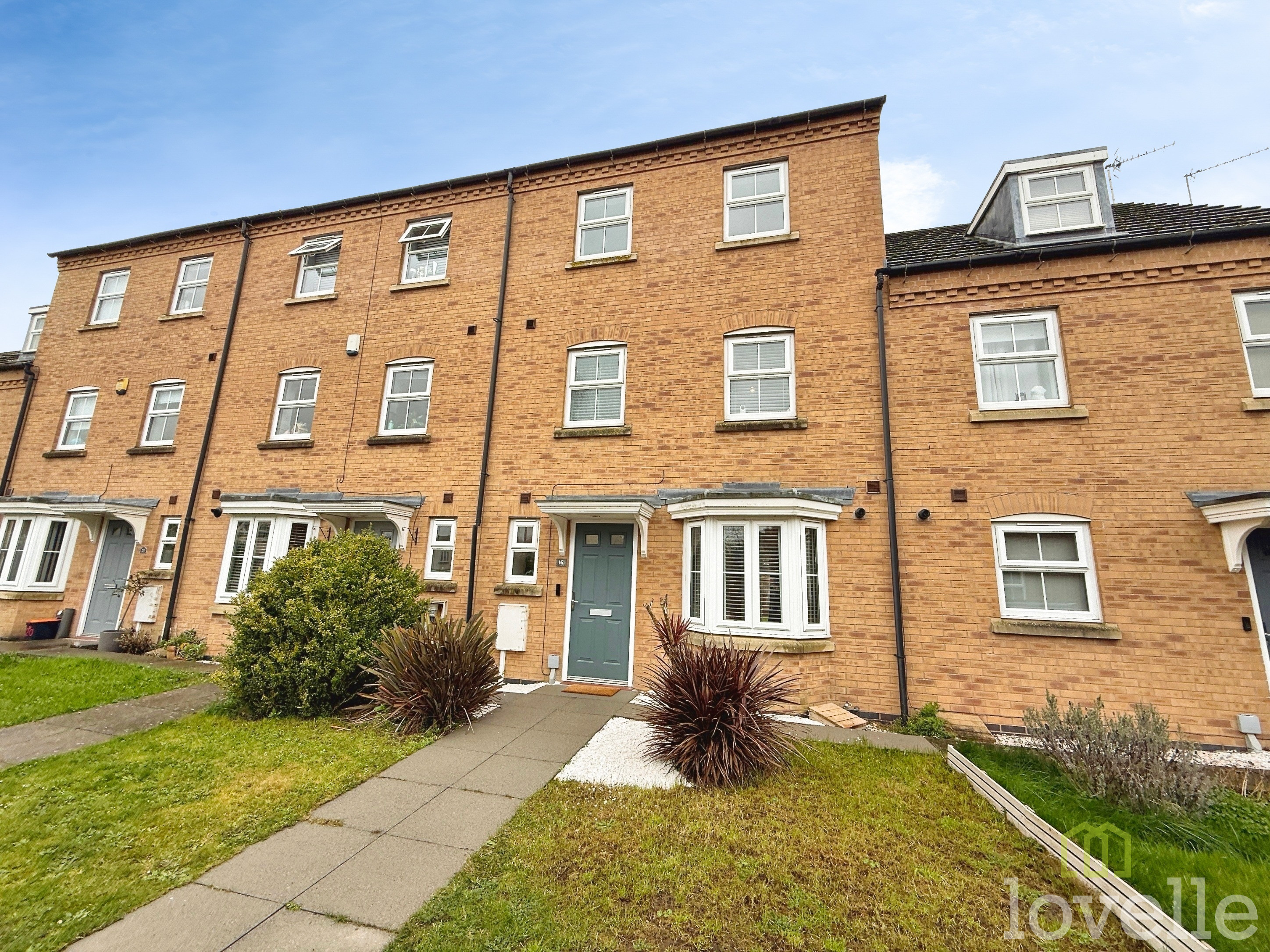 4 bedroom Town house For Sale