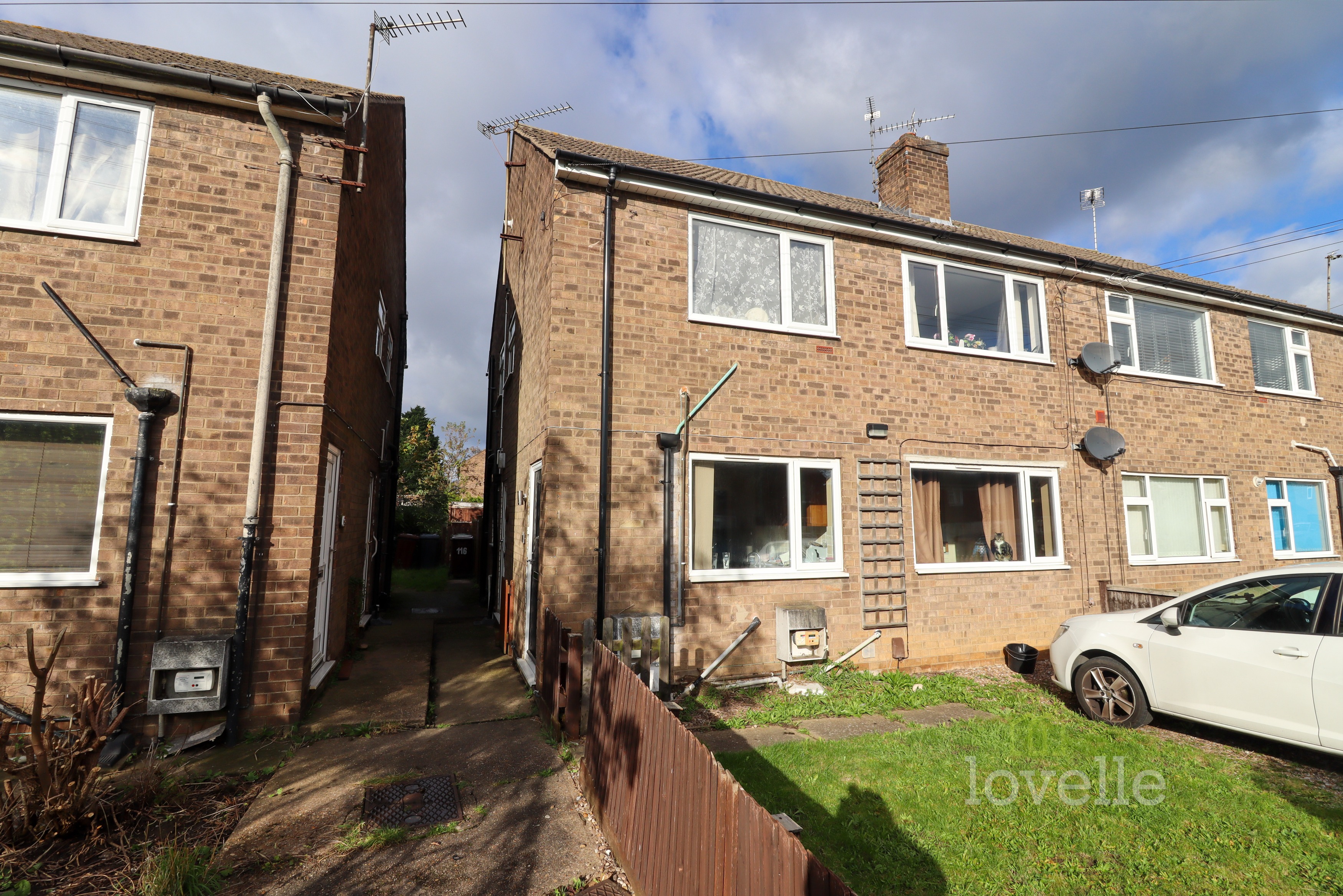 2 bedroom Flat For Sale