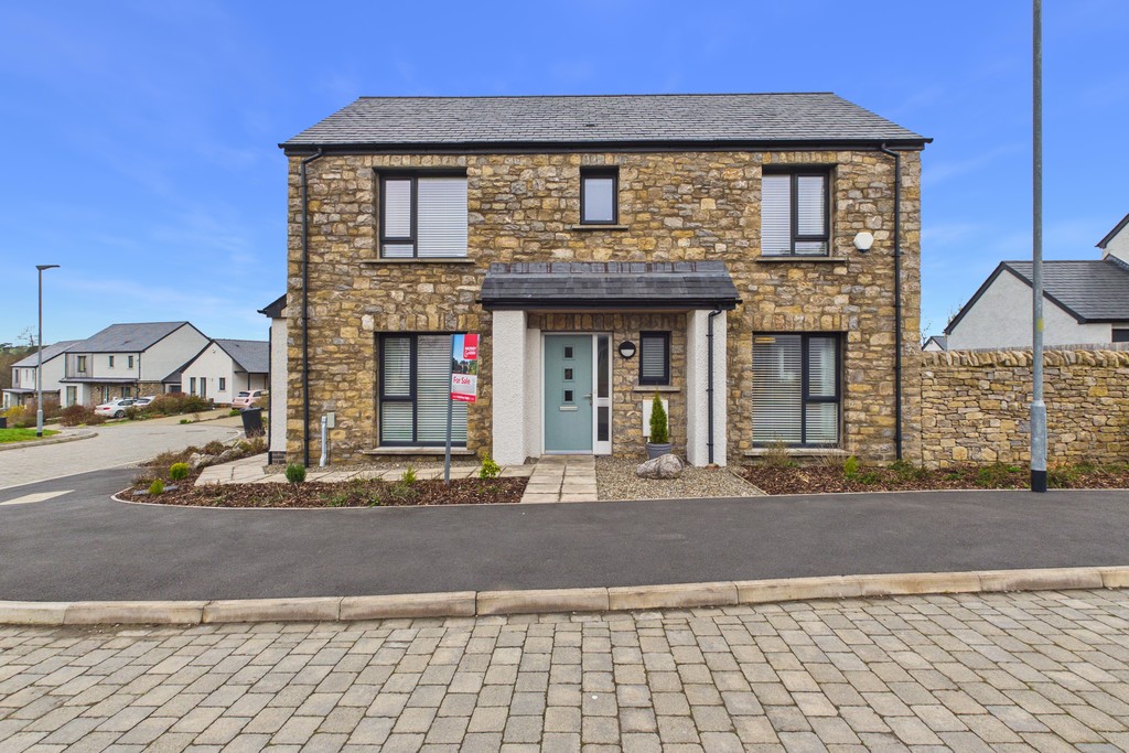 3 bedroom Link detached house For Sale
