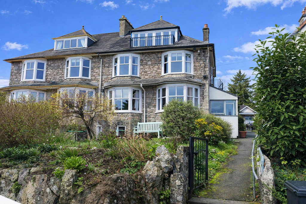 3 bedroom  For Sale