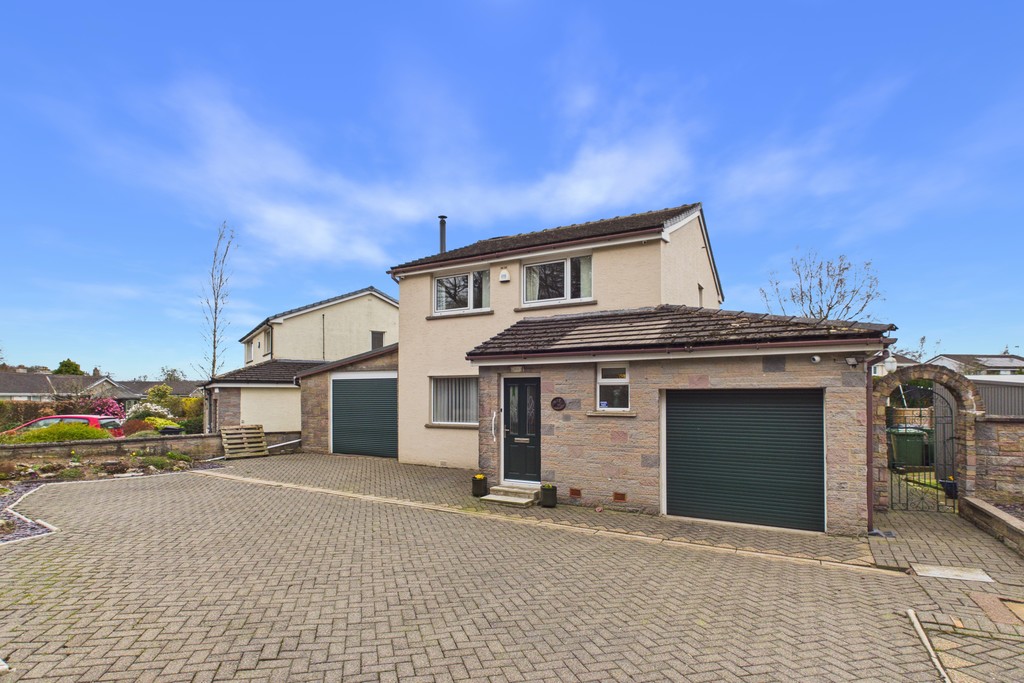 3 bedroom Link detached house For Sale